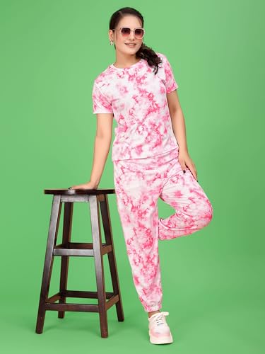 Image of woman Tracksuit for causal wear