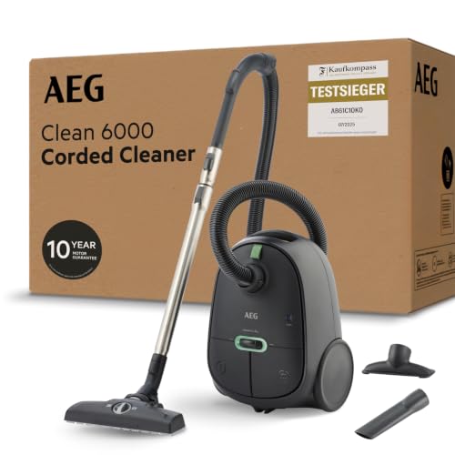 AEG CLEAN 6000 Staubsauger mit Beutel hohe Saugleistung Zusatzdüsen XL-Räder Edelstahl-Teleskoprohr aus 65% Recyclingmaterial 12 m Kabel 850 Watt Zubehör schwarz AB61C1OKO