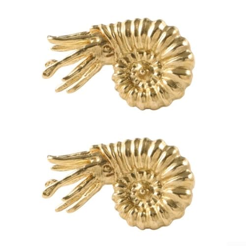 Struttura in ottone massiccio: realizzate in ottone di alta qualità, queste maniglie offrono prestazioni e resistenza di lunga durata, resistendo all'usura dell'uso quotidiano mantenendo la loro finitura originale o invecchiata per un fascino visivo senza tempo in vari ambienti.