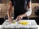 FUTURO Ellenbogen-Bandage, Größe M (25,4 - 27,9 cm) – Anatomisch mit Kompressionsriemen, Atmungsaktiv, bei Ellenbogengelenkschmerzen, Tennisarm, für den Sport und im Alltag