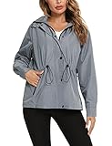 Material cómodo: La tela de esta chaqueta está hecha de fibra de poliéster 100%. Impermeable y resistente al viento, cómodo de llevar, durable y no se deforma fácilmente.