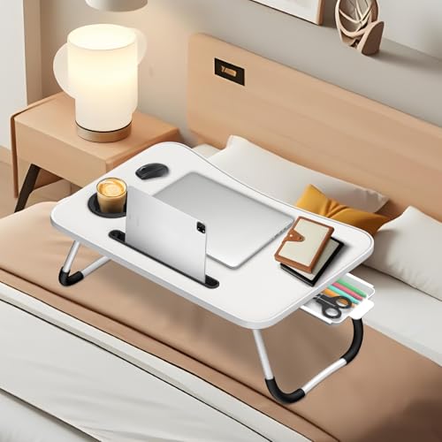 Ferghana Table de Lit Pliable avec Porte - Plateau Multifonctionnel Léger 60x40x28cm, pour Ordinateur Portable,Lit,Canapé (Emplacement pour Carte + Porte-gobelet + tiroir, Blanc)