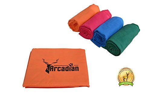 Toalla de microfibras grande para perro por Arcadian en azul, verde, naranja, y rosa. Estas vibrantes toallas son el regalo perfecto para su amada mascota. Hecha de microfibra de calidad de primera, esta toalla es ligera, de secado rápido y súper absorbete. Tamaño adecuado para todas las razas y es fantástica cuando se utiliza como funda de asiento, funda de cama, forro para cajas o como forro para el maletero del coche. 100% garantía de satisfacción.