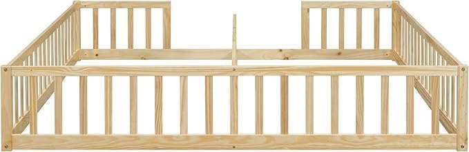 Two twin bed frames connected to form a double bed, viewscattata dal fronte.