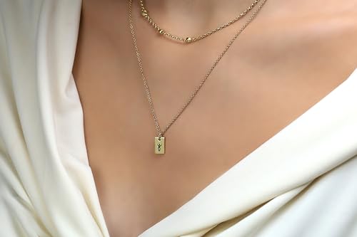 Collier Wiccan Gravé : pendentif rectangle minimaliste et raffiné