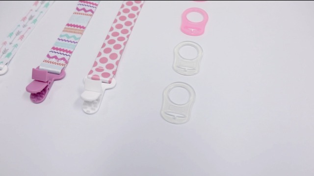 TYRY.HU Catenella Portaciuccio con Nome Personalizzata Porta Succhietto Clip di Legno Cotone Bambine Ragazzi Massaggiagengive Ciuccio Clip Baby Regalo, 2 Pezzi