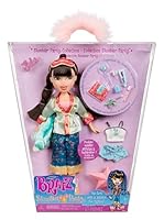 Bratz Slumber Party - Jade Fashion Doll - with 2 Sets of Pyjamas, Plush, and Accessories - Suitable for Kids and Collectors