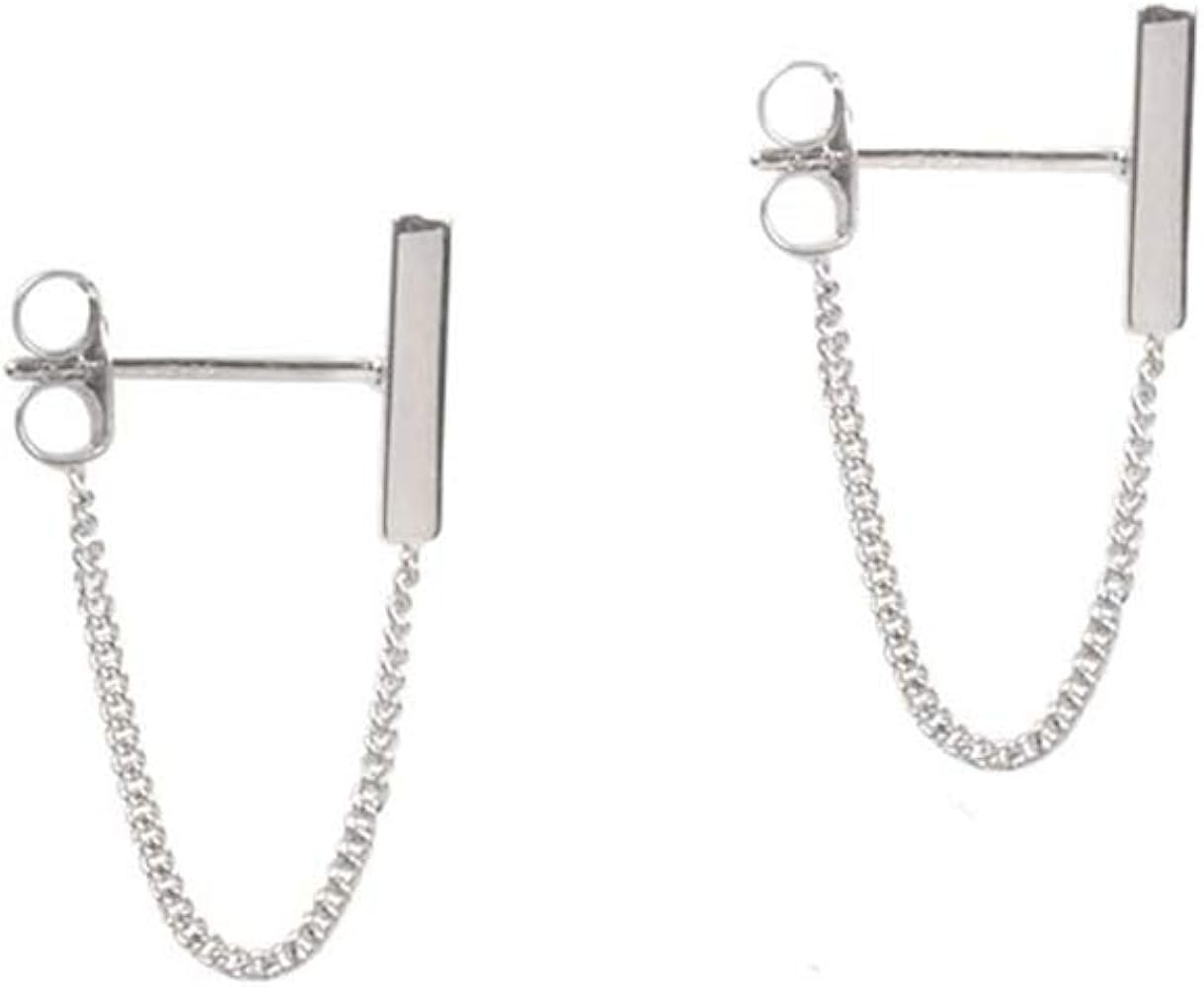 Trendy NYC Jewelry Ideas: Street-Style Jewelry Trends from New York 13 Minimal jewelry with clean NYC outfit.