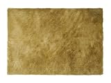 tapis shaggy glitter Tout droit sorti des années 60, le shaggy est un style de tapis à poils longs caractérisé par une hauteur moyenne de poils supérieure à 3 cm. Ultra doux et moelleux, le shaggy est réputé pour son aspect chaleureux et son look indémodable. Présenté pendant longtemps comme un tapis rectangle aux couleurs sobres et unies, le shaggy se décline aujourd’hui en différents formats (rond, carré, rectangle) et arbore fièrement ses motifs et ses couleurs.