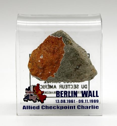 Original Piece of the Berlin Wall in Checkpoint Charlie Motive Souvenir (4x 4) (2x2 Checkpoint Charlie)