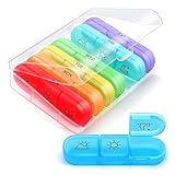 Grande capacità. Questo organizer per farmaci per 7 giorni è progettato con una grande capacità per pillole di una settimana in anticipo, è possibile tenere traccia e mantenere il regime farmacologico (mattina, mezzogiorno, sera) più facilmente con esso. Ogni scomparto può contenere 7 oli di pesce e 10 capsule. (Dimensioni di ogni scomparto: 3,6 x 3,3 x 1,8 cm, dimensioni complessive: 15,7 x 11,2 x 3,8 cm)