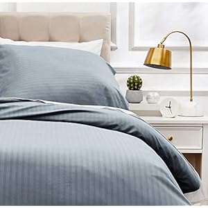 Amazon Basics 2Stück Deluxe-Bettwäsche-Set aus Mikrofaser, 135 x 200 cm, dunkelgrau, Gestreift