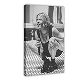 Les affiches sur toile se distinguent des affiches en papier car elles ne se détériorent pas en raison de facteurs environnementaux tels que l'humidité.