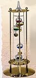 Sehr exlusives Galileo- Thermometer mit Metallgestell mit den Gesamtmaßen von 340x 145 mm. Alle Metallteile sind mit einer Echtgoldauflage versehen. Meßbereich 18- 29 C. ***Deutsche Herstellung*** Ein edles und außergewöhnliches Accessoire der besonderen Art! Herstellergarantie 2 Jahre.
