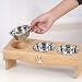JUJOYBD Katzennapf 3er Set - Erhöhter Futternapf mit 3 Edelstahlnäpfen, 15° Neigung Ergonomische Futterstation für Katzen und kleine Hunde