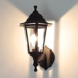 Seleccione esta lámpara de pared tradicional para exteriores de estilo victoriano para iluminar cualquier exterior.