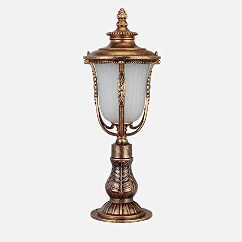 Lampe murale extérieure pour illuminer la cour de votre villa