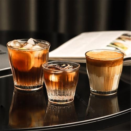 Copa de vidrio pequeña con rayas verticales para café y agua 7
