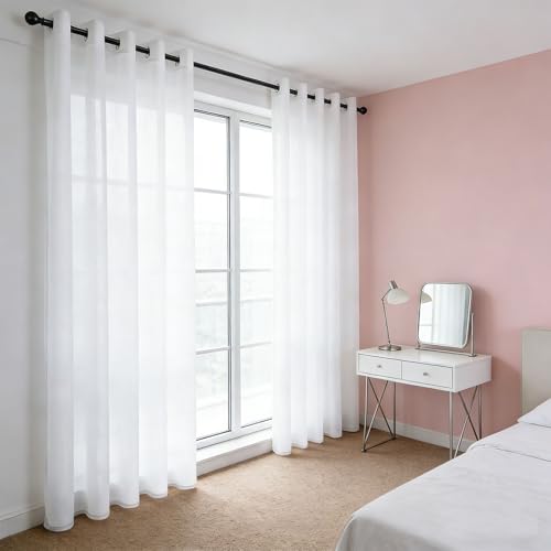 Voilages blanc pour chambre et salon créant une ambiance douce