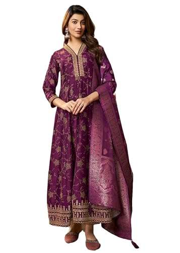 Costume traditionnel en soie femme broderie lourde 11038 pour sublimer la silhouette