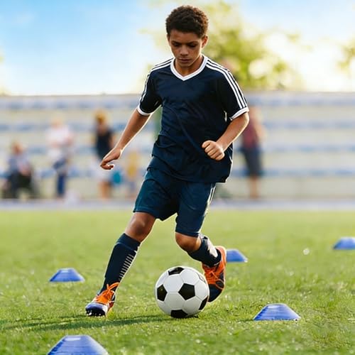 Slalomstangen Fussball Trainingszubehör mit 6 Slalom Poles, 6m Koordinationsleiter, 12 Hütchen, Springseil und Resistance Fallschirm, Fußball Trainingsset für Koordinationstraining, Slalom