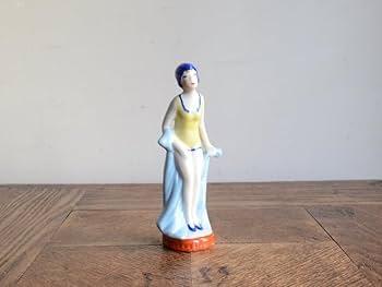 ビング＆グロンダールの大きなヴィンテージ磁器の置物 - 民族衣装を着た女性 ビング＆グロンダールの大きなヴィンテージ磁器の置物 - 民族