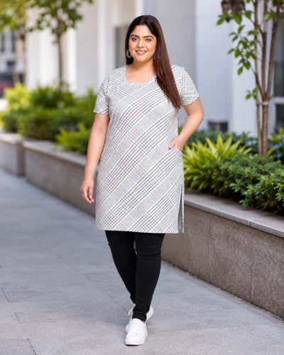 Image of In Love Women's All-Over Printed Cotton Plus Size Longline T-Shirt with Pockets