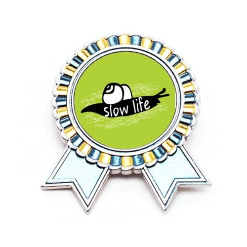 Broche escargot noir en métal taille M avec médaille