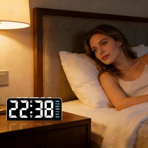 Reloj de escritorio compacto LED con alarma y brillo regulable 4