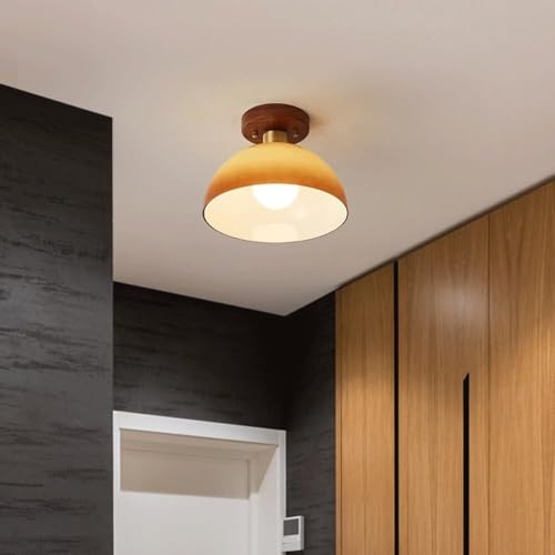 Plafonnier chic en verre ambré pour sublimer un plafond bas