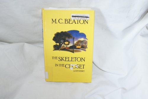 The Skeleton in the Closet [Large Print] 0786234962 Book Cover