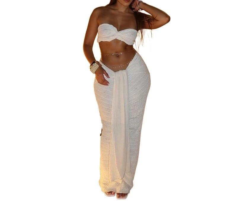 Costume féminin en dentelle blanche avec jupe longue pour vos soirées d'automne