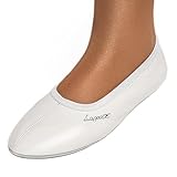 Confort et sécurité grâce à la bande élastique : un point fort de ces chaussures de gymnastique est la bande élastique à la cheville, qui assure un maintien supplémentaire. Cela empêche les chaussures de glisser et offre une sécurité à chaque mouvement. Que ce soit pour le ballet, l'aérobic ou comme pantoufles, cette bande élastique contribue de manière significative au confort de port.