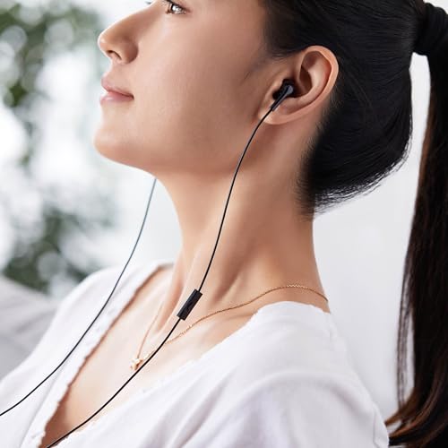 Amazon Basics Wired Earbuds with Microphone, in-Ear Headphones, USB-C, 4.2 ft Cable, S/M/L Ear Tips, Black by Amazon Basics - Used condition - Image 4