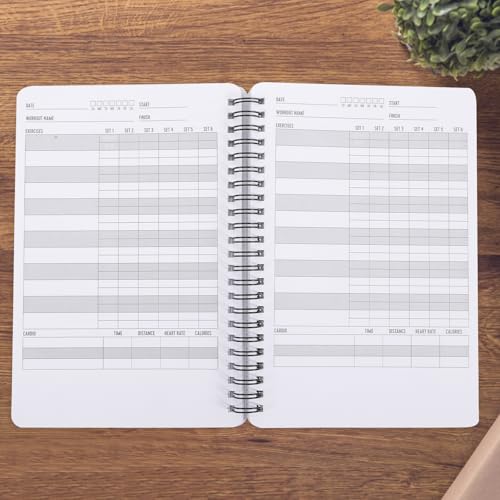 Cuaderno de planificación fitness con hojas estructuradas para control de ejercicios diario A5