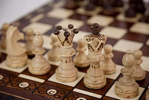 Hermoso juego de ajedrez con tablero de madera y piezas hechas a mano. Producto ideal para regalo,...