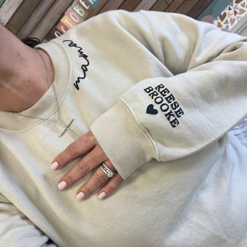 Love Signal Personalized Grandma Crewneck Sweatshirt, Mothers Day Shirt for Women, Mama Sweatshirt with Kid Name, Mom Gift2