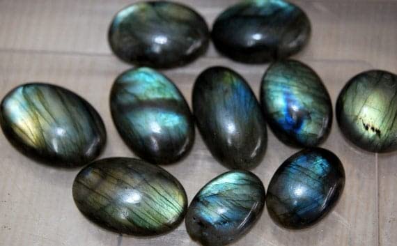 Labradorite cabochon bleu vert feu 583ct, pierres fines de qualité supérieure