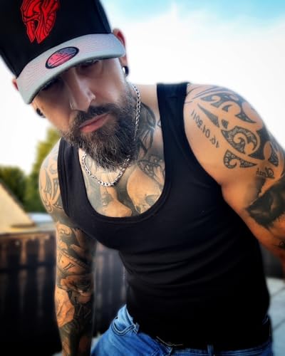 Capiche Casquette Snapback Noire pour Hommes, Titans, à Visière Plate Grise, Cappy avec Logo Rouge, de Guerrier, Barbe Forts et Combattants, d’Art Style Tatouage, Empire Médiéval Sparte. – vue 3