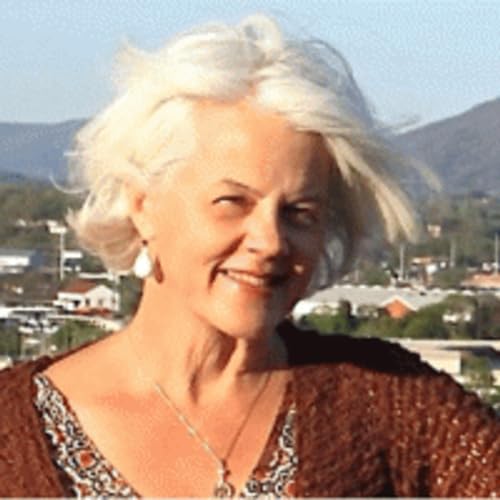 Outsiders & Underdogs ★ Beth Macy on empathy and the power of listening (Episode 3.7) copertina