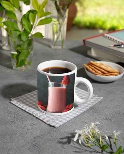 deyoli Motivetasse Cremiger Erdbeer-Smoothie, garniert mit frischen, roten Früchten 300ml, aus weißem Keramik/Kaffetasse/Geschenkidee
