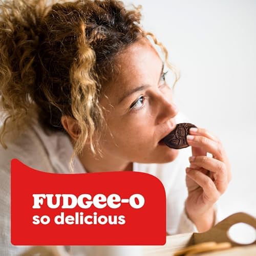 Fudgee-O Chocolatey Creme Filled Sandwich Cookies, 303 g, Baked in Canada - 5