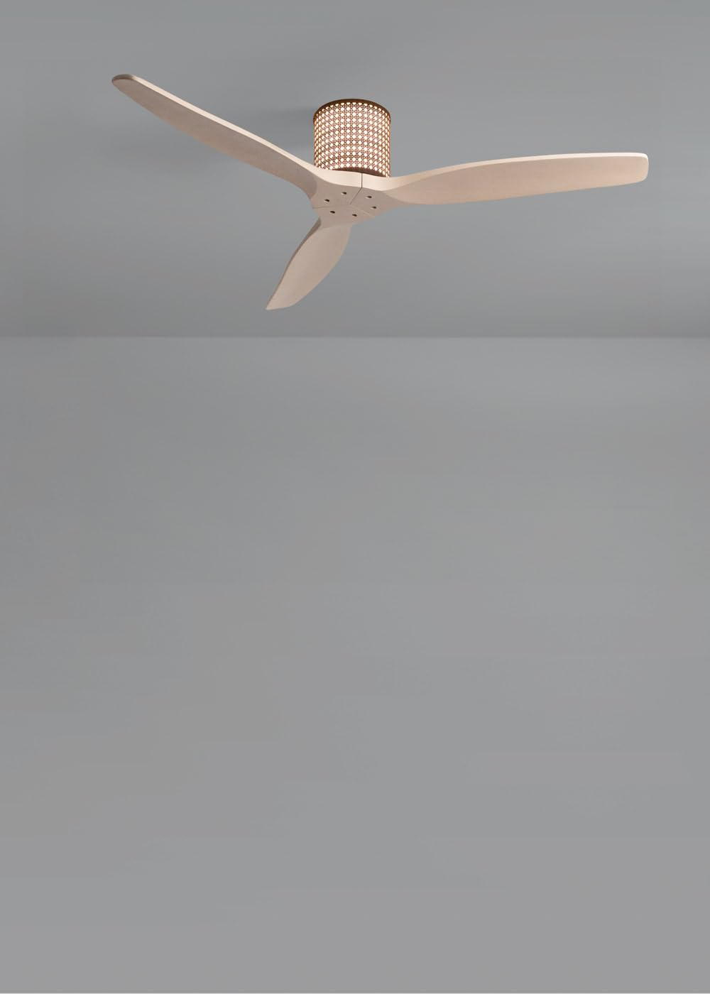CREATE / WIND CALM CUSTOM RATTAN/Ventilador de techo ratán oscuro aspas madera natural arena con mando / 40W, Silencioso, Ø132 cm, 6 velocidades