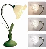 【Lampe de bureau à motif floral délicat】: Plongez dans la beauté de notre lampe de table à fleurs vintage, décorée d'un superbe abat-jour en verre dépoli blanc. L'abat-jour présente des motifs floraux complexes qui rappellent les pétales délicats. Les panneaux en verre fabriqués par un processus de pliage à haute température créent un effet visuel fascinant.