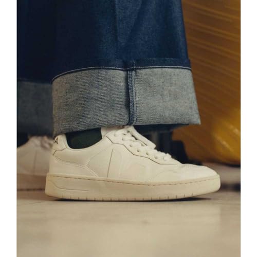 VEJA Women's V-90 Sneaker2