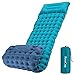 Samopompująca mata kempingowa, nadmuchiwany materac lekka podkładka do spania pojedyncze dmuchane łóżko z poduszką dla dorosłych do wędrówek z plecakiem na piesze wędrówki podłoga plaża (niebiesko-zielony, 10 cm)