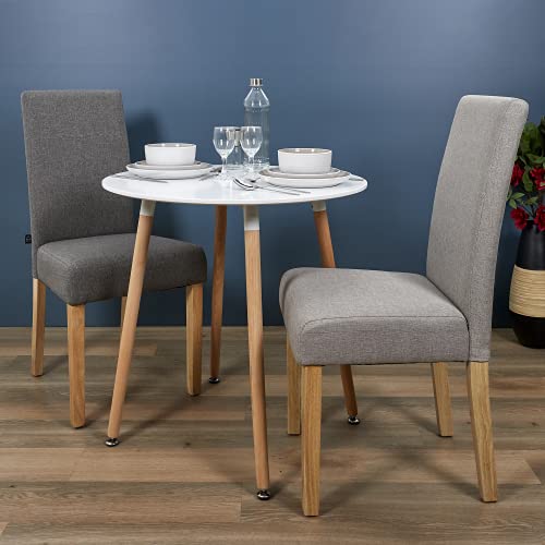 Chaises grises pour petits espaces alliant confort et compacité - 3