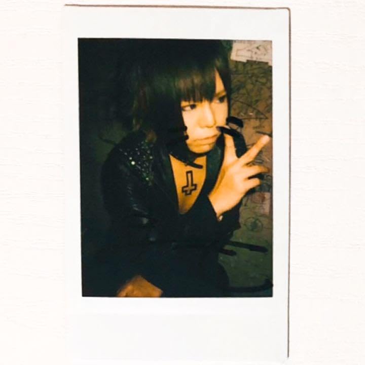 R指定 マモ チェキ サイン 暴徒 Amazon.co.jp: V系☆R指定 マモ チェキ 9 : おもちゃ