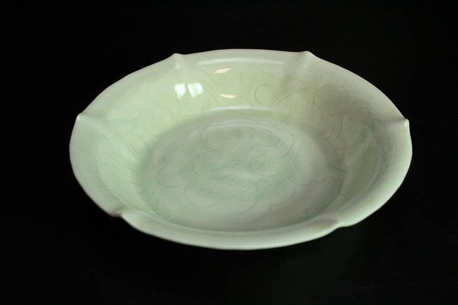 中国美術 白磁 刻草花紋 盤 φ16cm 影青K-XA680 青白磁刻花