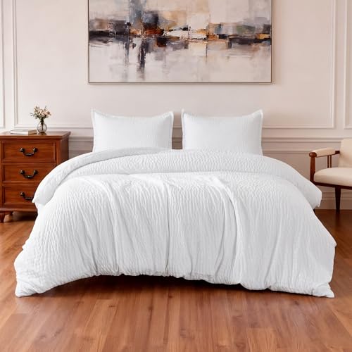 Image of Amazon Basics Duvet Cover Set with Jacquard Geometric Pattern, 3-Piece with 1 Duvet Cover and 2 Pillow Shams, Comforter Not Included, California King, White